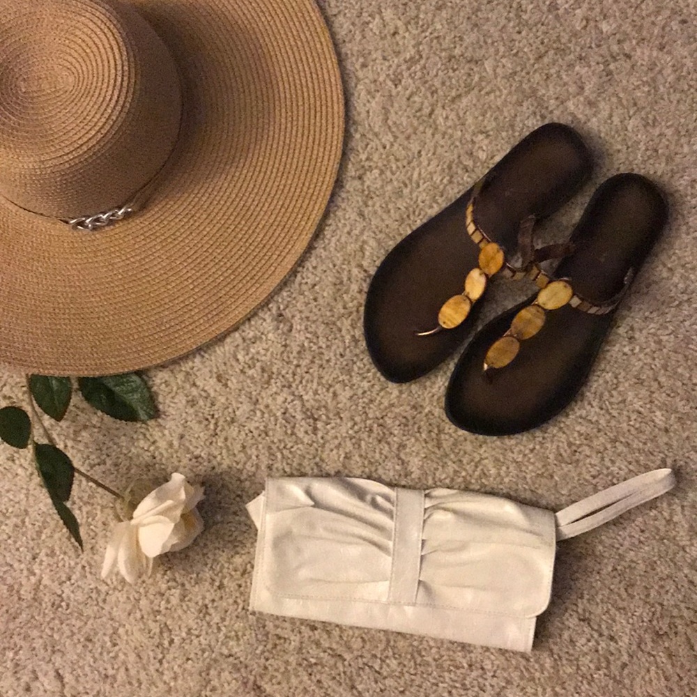 Mia size 8 Shell flip Flop sandals